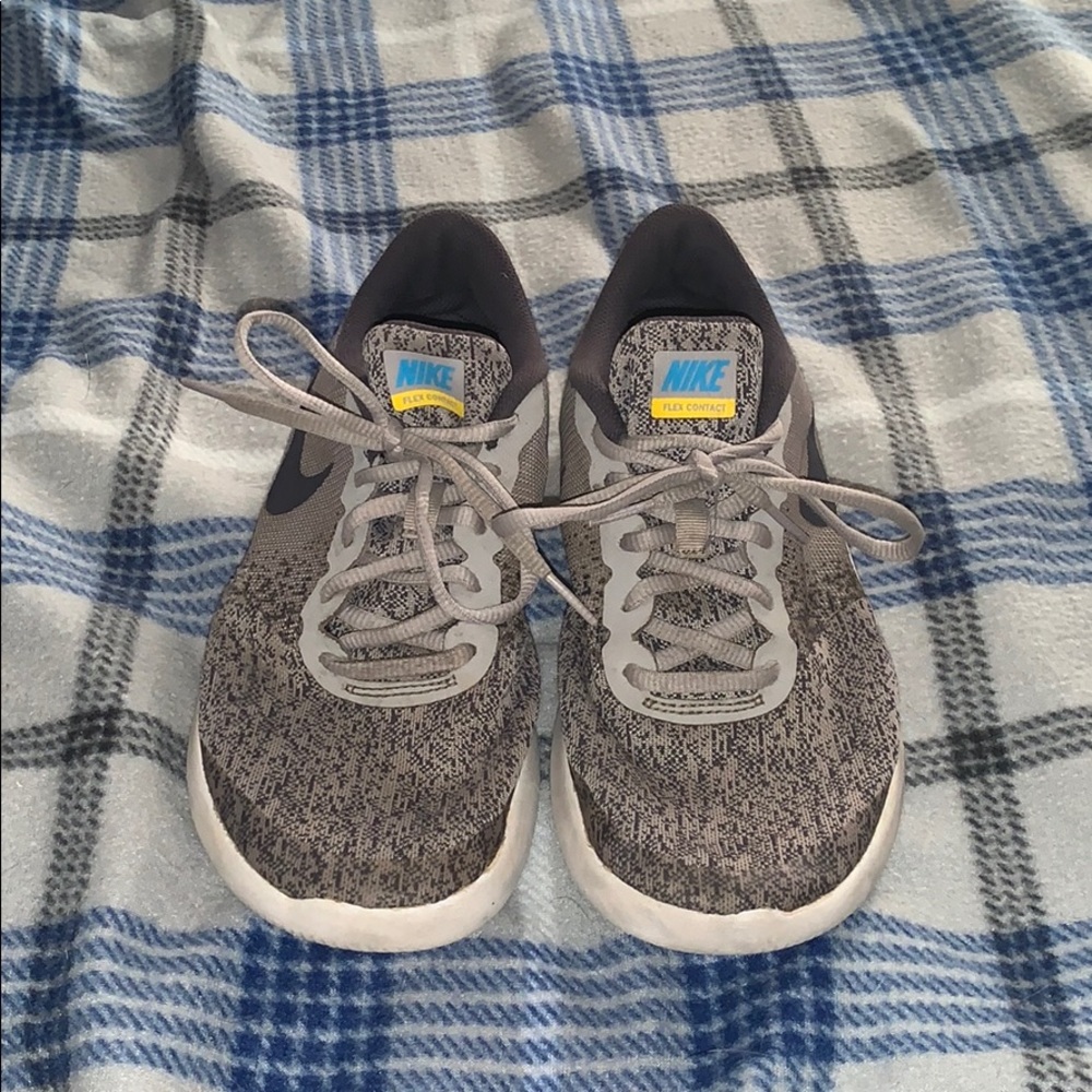 Nike tennis shoes